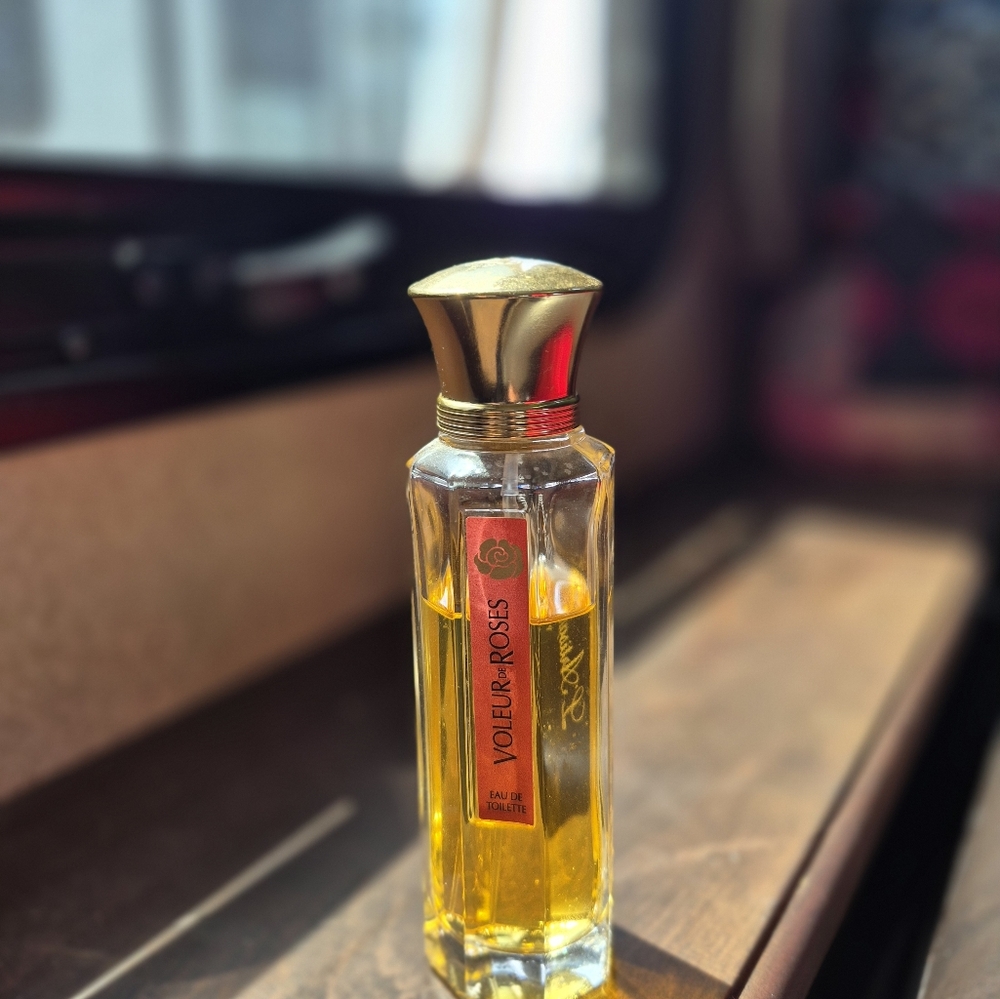 L'Artisan Parfumeur Voleur De  Roses  70% Full